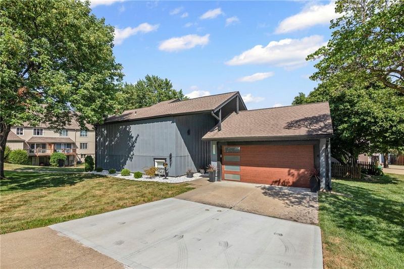8307 N Chatham Ave, Kansas City, MO 64151