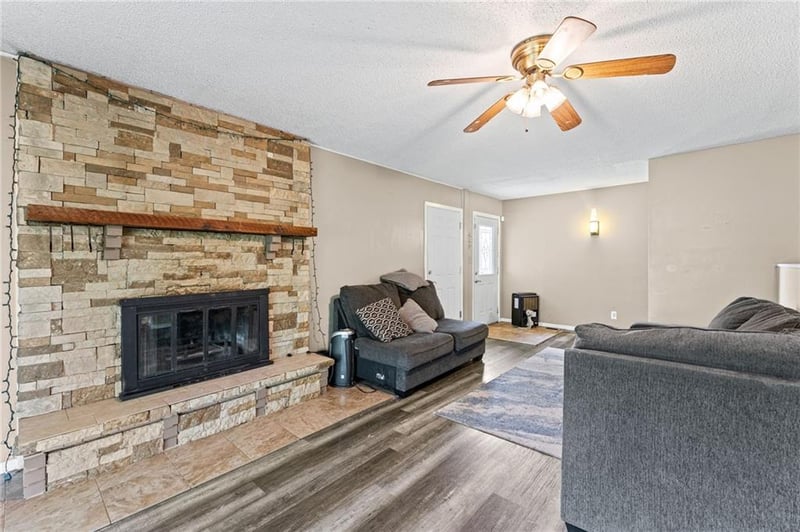 5849 Auburn Rd, Topeka, KS 66610