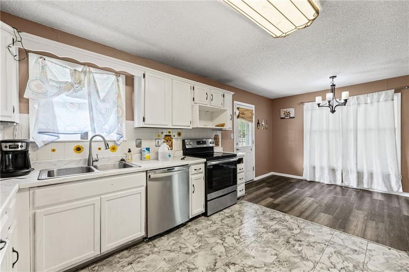 5849 Auburn Rd, Topeka, KS 66610