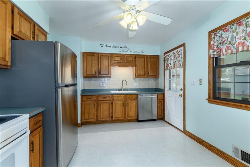 5208 N Wayne Ave, Kansas City, MO 64118