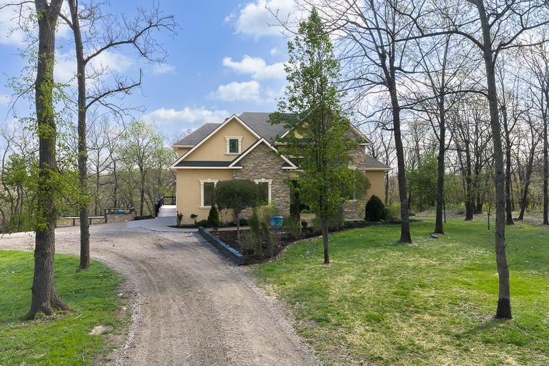 25080 State Ave, Tonganoxie, KS 66086