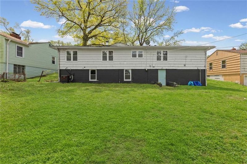 8716 E 77th St, Kansas City, MO 64138