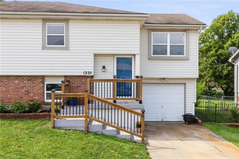 1225 E Cothrell St, Olathe, KS 66061