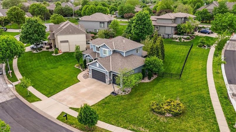 19104 W 100th Ter, Lenexa, KS 66220