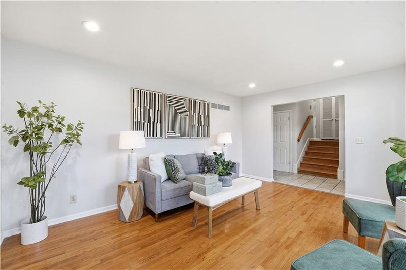 1407 SW 5th St, Lee's Summit, MO 64081
