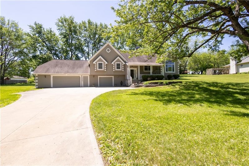 13500 Brookwood Way, St Joseph, MO 64505