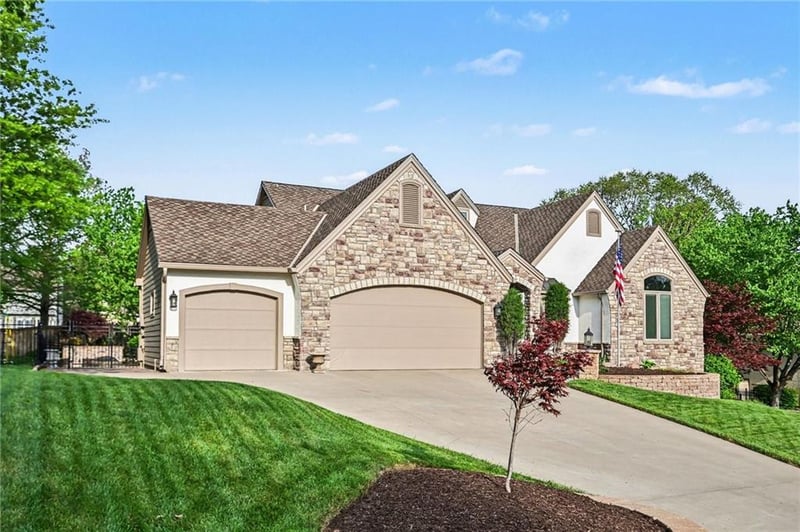 527 Canyon Dr, Lawrence, KS 66049