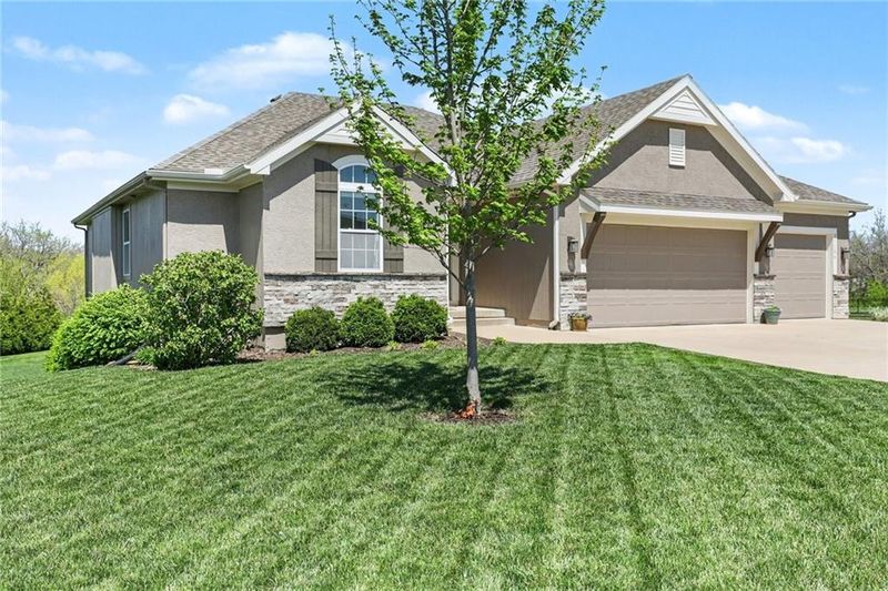 21106 W 190 Ter, Spring Hill, KS 66083