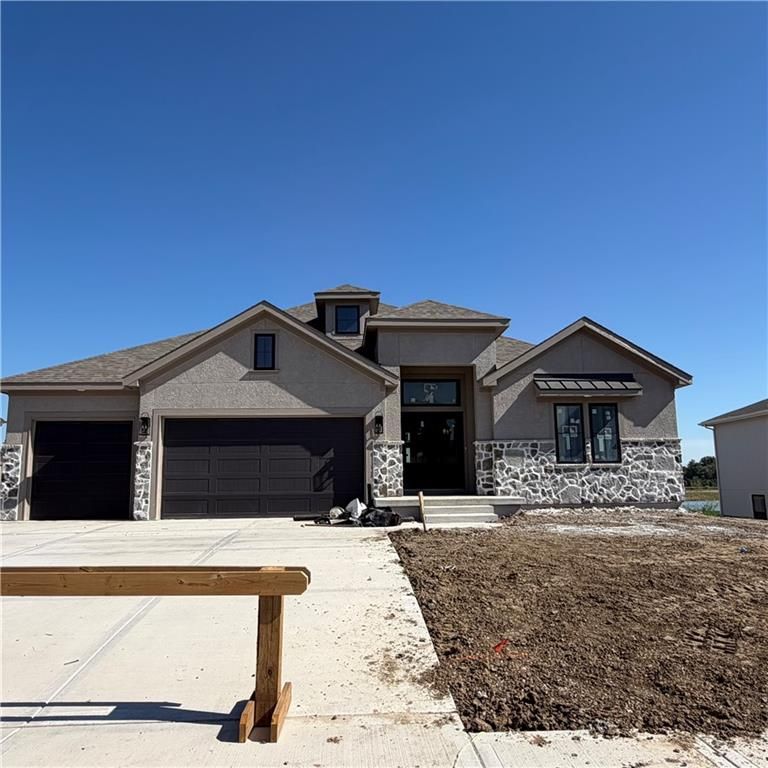 2339 Foxtail Dr, Kearney, MO 64060