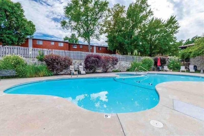 423 W 104th St #C, Kansas City, MO 64114