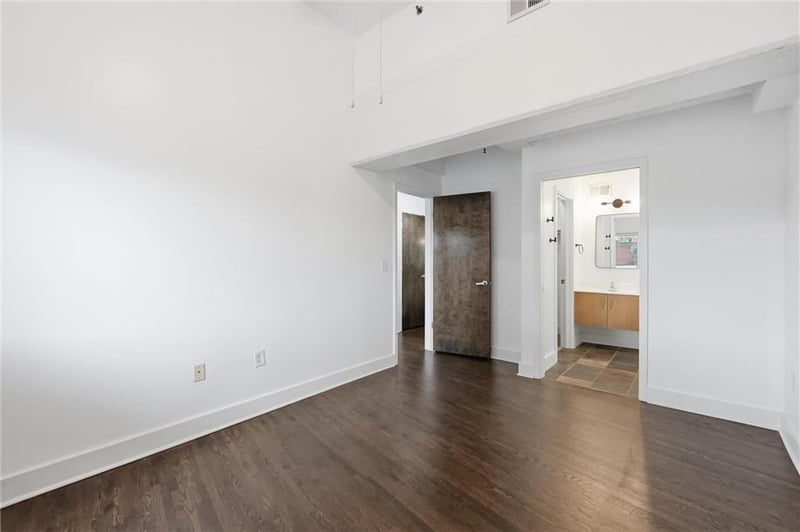 3001 Gillham Rd #206, Kansas City, MO 64108
