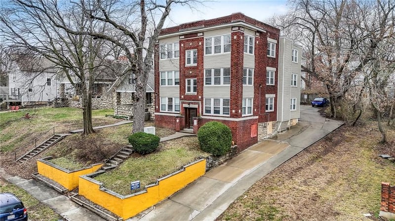 4226 Locust St, Kansas City, MO 64110