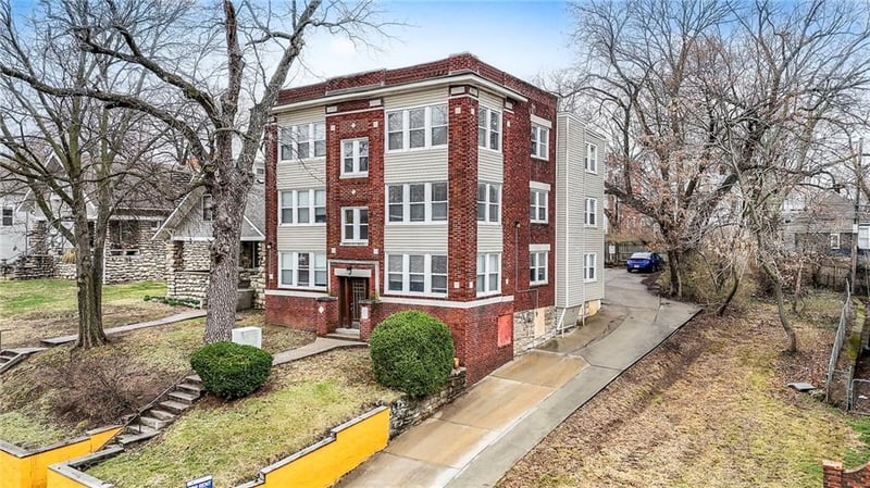 4226 Locust St, Kansas City, MO 64110