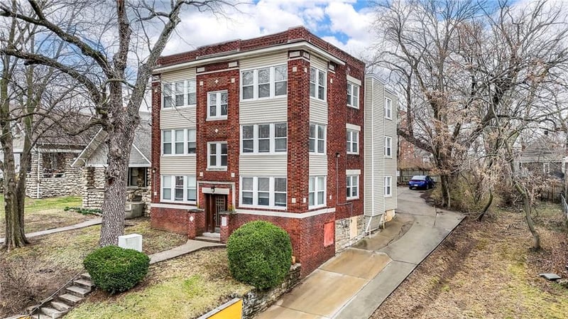 4226 Locust St, Kansas City, MO 64110