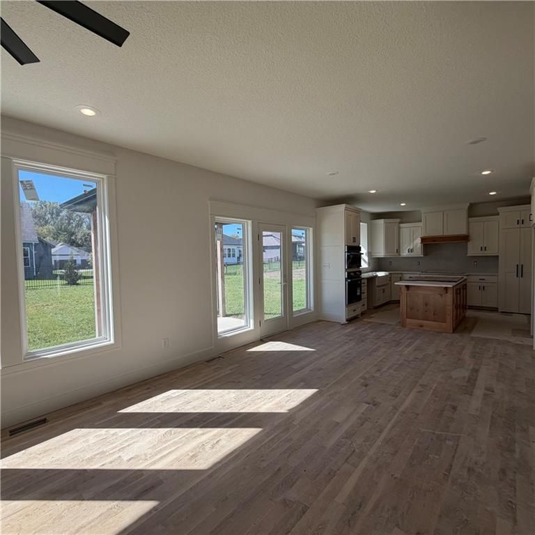2340 Foxtail Dr, Kearney, MO 64060