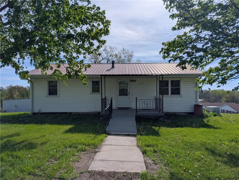 508 S Lyon St, Grant City, MO 64456