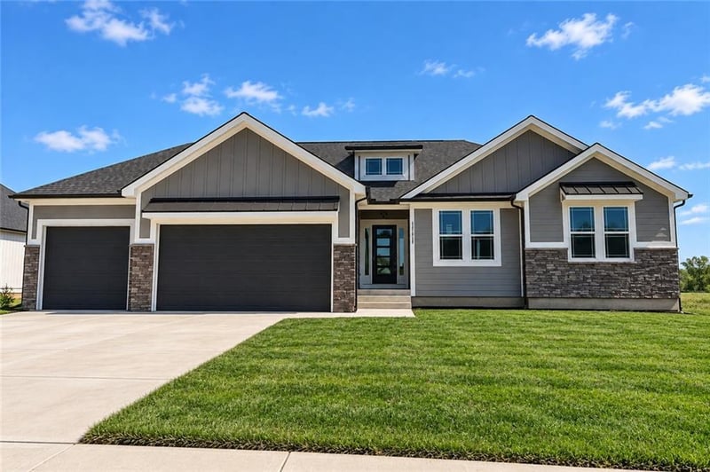 2351 Foxtail Dr, Kearney, MO 64060