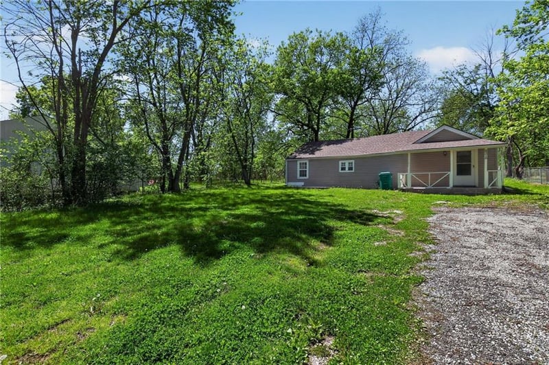 8318 Pershing Rd, Raytown, MO 64138