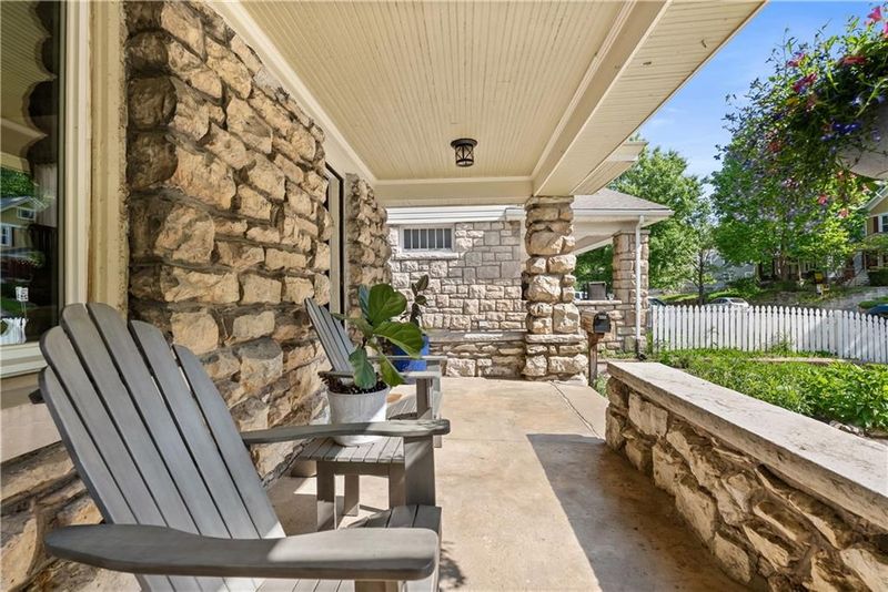 4136 Charlotte St, Kansas City, MO 64110
