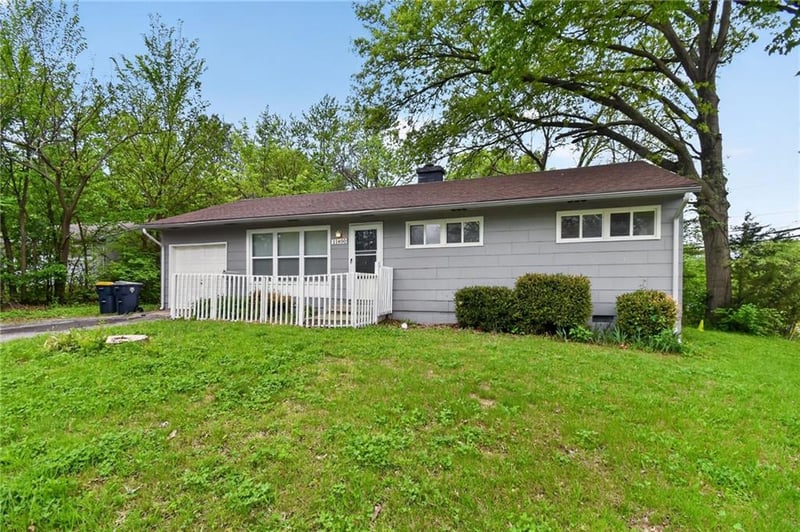 11400 Sycamore Ter, Kansas City, MO 64134