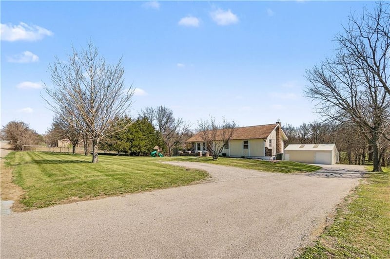 6721 SE Isley Dr, Holt, MO 64048
