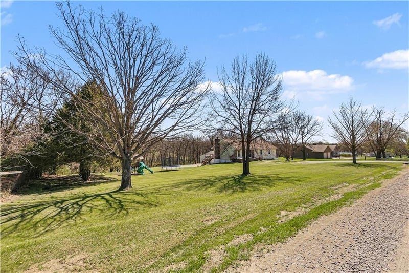 6721 SE Isley Dr, Holt, MO 64048