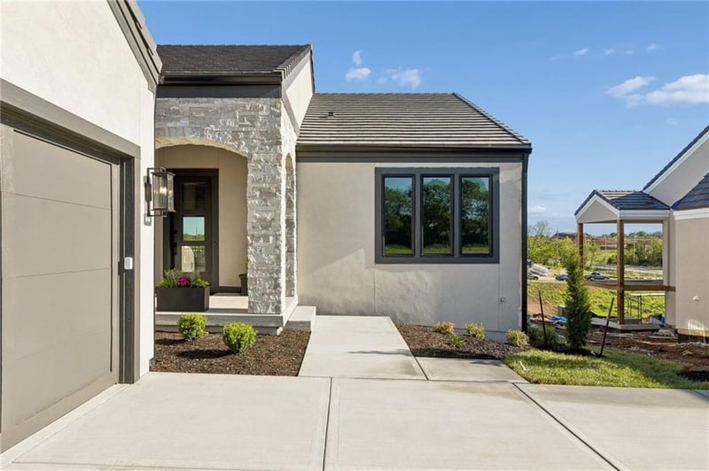 13721 Pembroke Ln, Leawood, KS 66224
