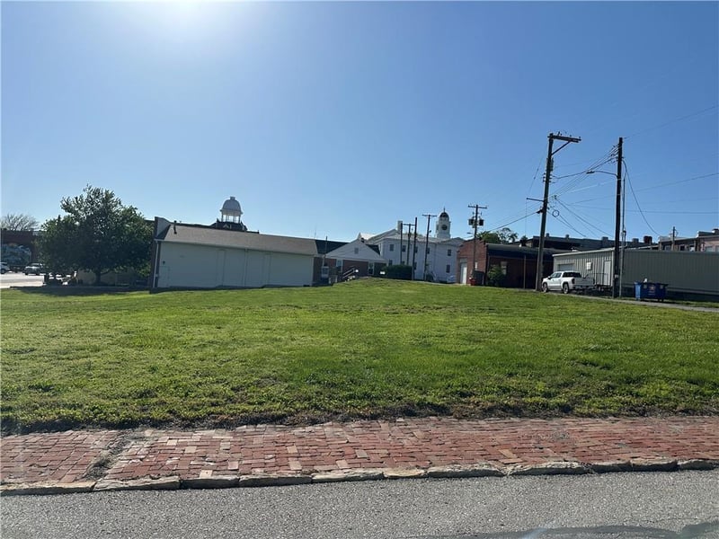1130 Franklin Ave, Lexington, MO 64067
