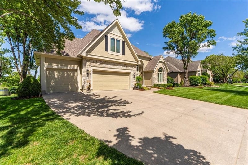 12863 Westgate St, Overland Park, KS 66213