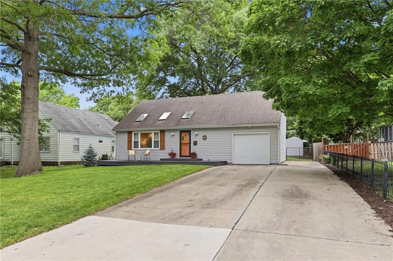 5638 Maple St, Mission, KS 66202