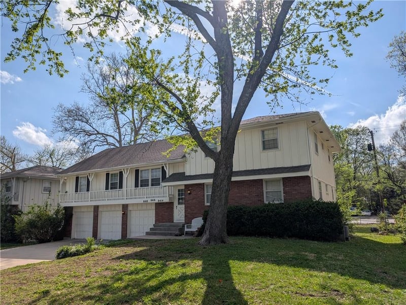 8414 Travis Ln, Overland Park, KS 66212