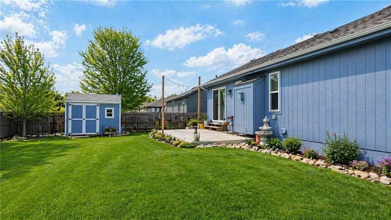 21650 W Wilson St, Spring Hill, KS 66083