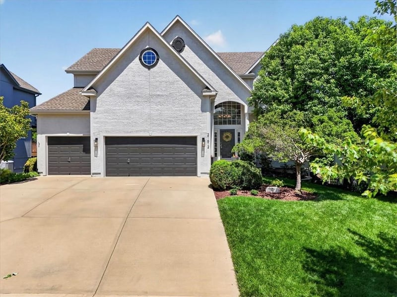21612 W 100 Ter, Lenexa, KS 66220