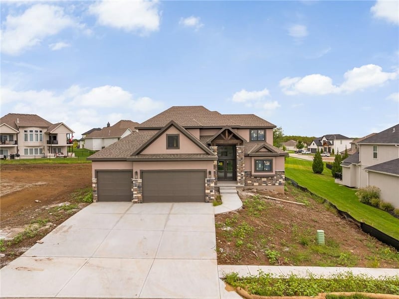 1000 Rannoch Dr, Raymore, MO 64083