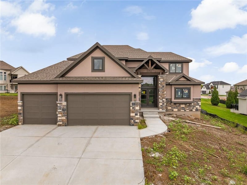 1000 Rannoch Dr, Raymore, MO 64083