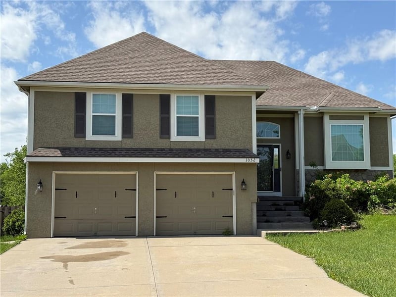 1052 Wyndham Dr, Lansing, KS 66043