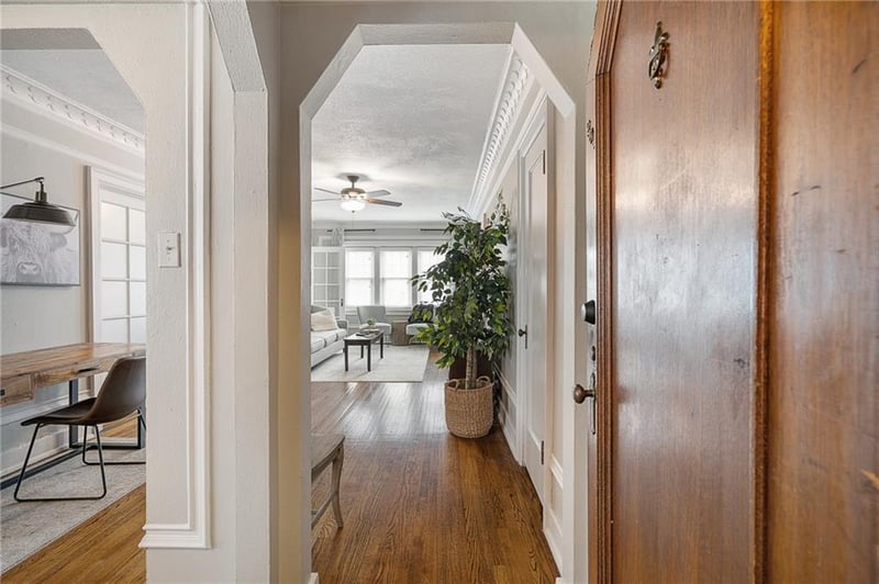 807 W 48th St #204, Kansas City, MO 64112