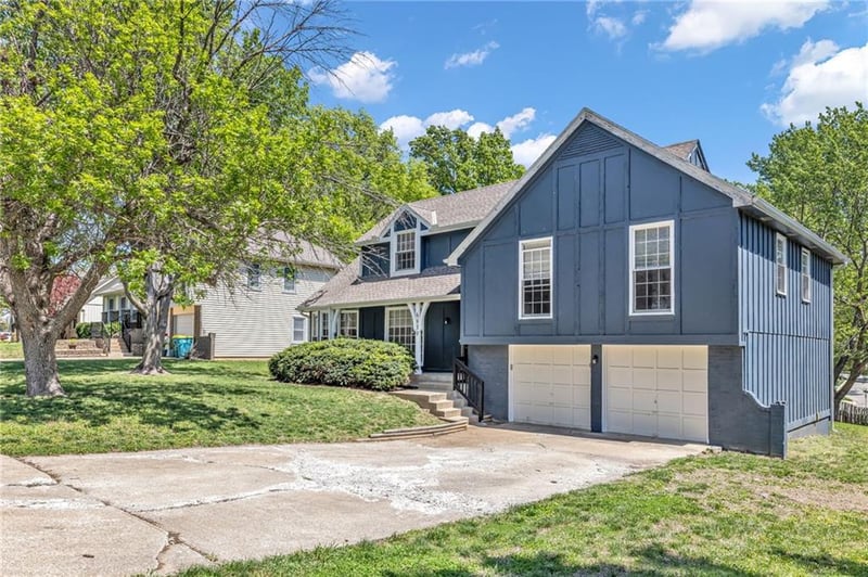 6939 Widmer Rd, Shawnee, KS 66216