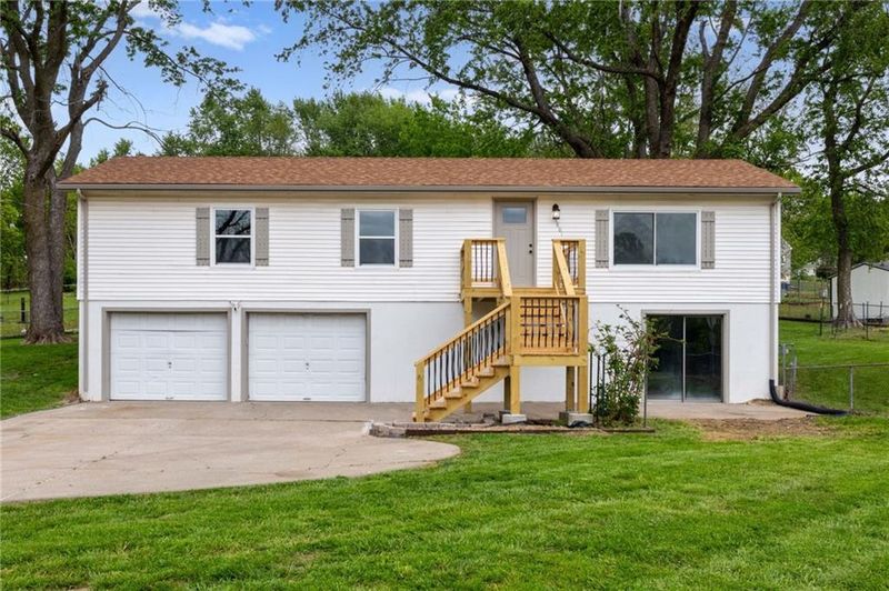1801 N Davidson Rd, Independence, MO 64058