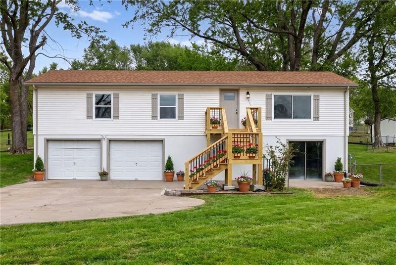1801 N Davidson Rd, Independence, MO 64058