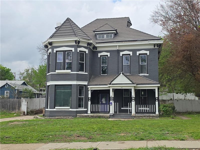 617 Parallel St, Atchison, KS 66002