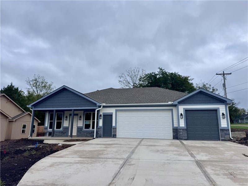 8675 Eagle Creek Dr, De Soto, KS 66018