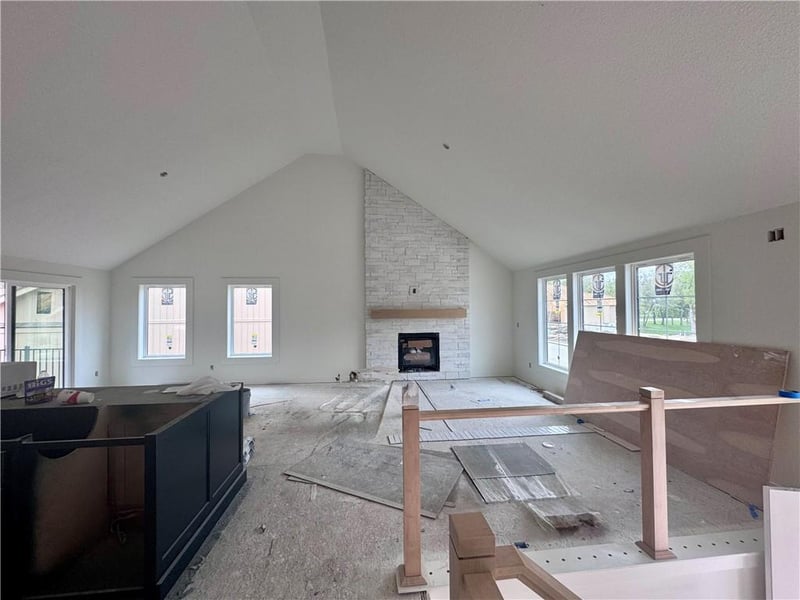 8663 Eagle Creek Dr, De Soto, KS 66018