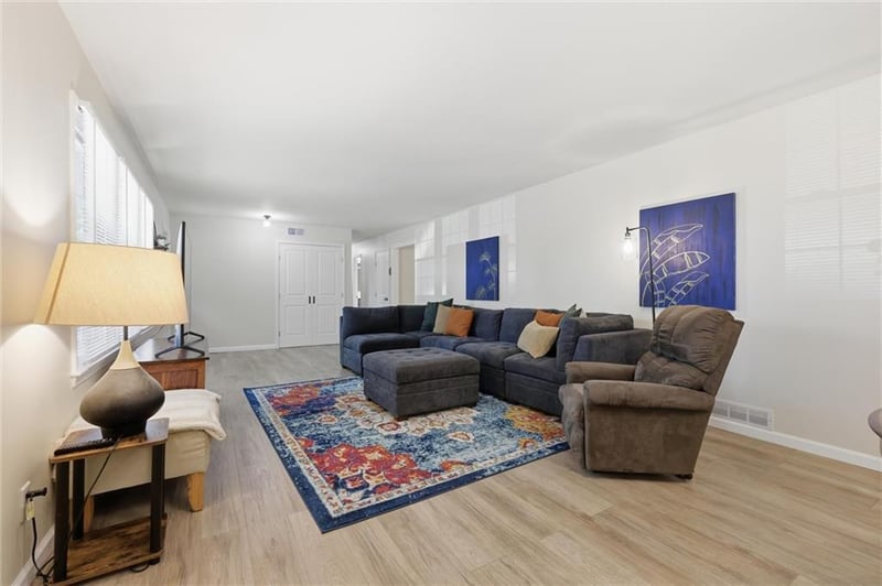 5037 N Michigan Ave, Kansas City, MO 64118