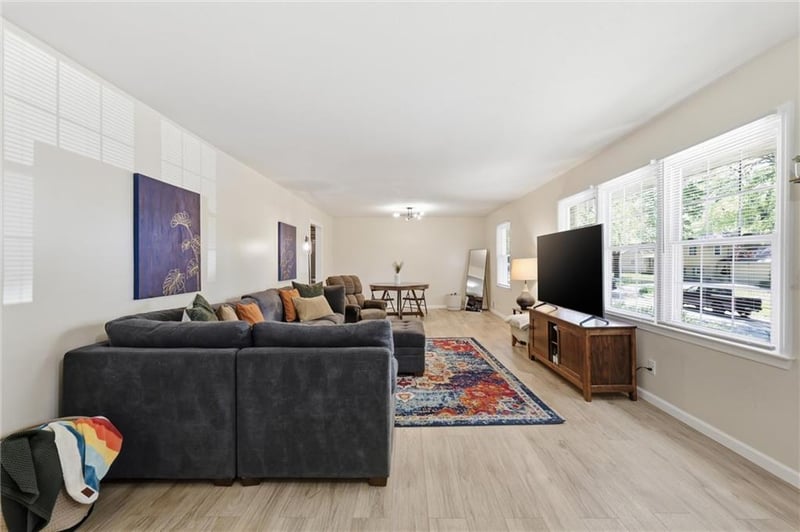 5037 N Michigan Ave, Kansas City, MO 64118