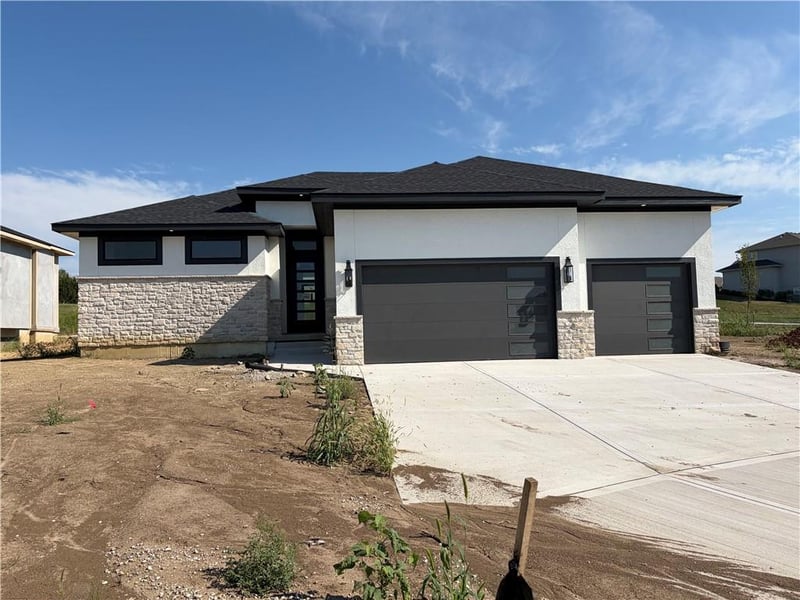 25510 W 114th Ter, Olathe, KS 66061
