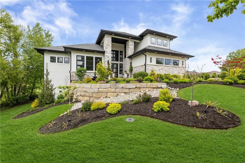 10114 W 152nd Ter, Overland Park, KS 66221