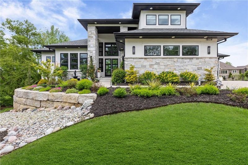 10114 W 152nd Ter, Overland Park, KS 66221