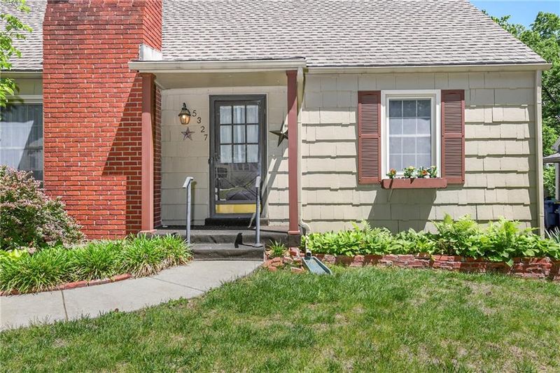 5327 Outlook St, Mission, KS 66202