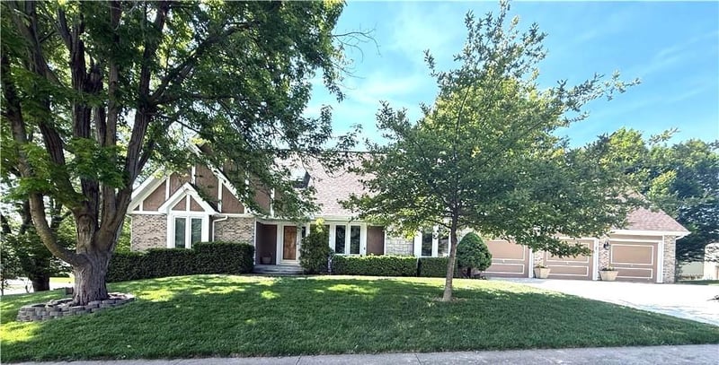 1509 Wynbrick Dr, Liberty, MO 64068